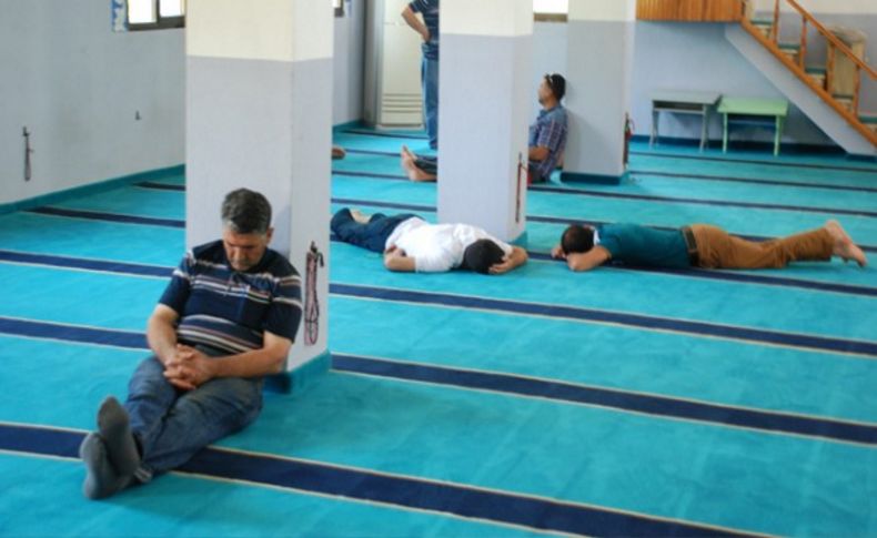 İzmir'de imamla cemaat arasında klima anlaşması!